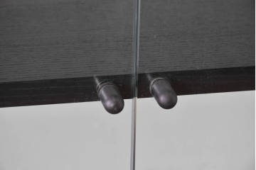 中古　希少モデル　Cassina(カッシーナ)　Brera(ブレラ)　ピエロ・デ・マルティーニ(Piero De Martini)　ガラス扉付きのキャビネット　(R-085996)