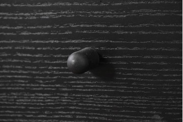 中古　希少モデル　Cassina(カッシーナ)　Brera(ブレラ)　ピエロ・デ・マルティーニ(Piero De Martini)　ガラス扉付きのキャビネット　(R-085996)