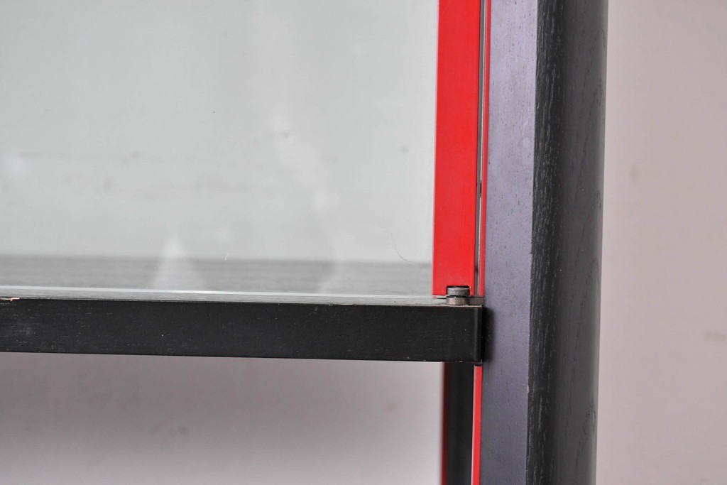 中古　希少モデル　Cassina(カッシーナ)　Brera(ブレラ)　ピエロ・デ・マルティーニ(Piero De Martini)　ガラス扉付きのキャビネット　(R-085996)