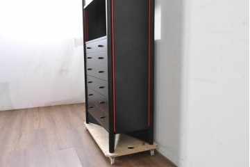 中古　希少モデル　Cassina(カッシーナ)　Brera(ブレラ)　ピエロ・デ・マルティーニ(Piero De Martini)　ガラス扉付きのキャビネット　(R-085996)