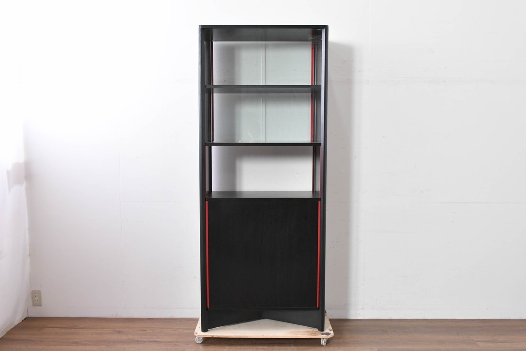 中古　希少モデル　Cassina(カッシーナ)　Brera(ブレラ)　ピエロ・デ・マルティーニ(Piero De Martini)　ガラス扉付きのキャビネット　(R-085996)