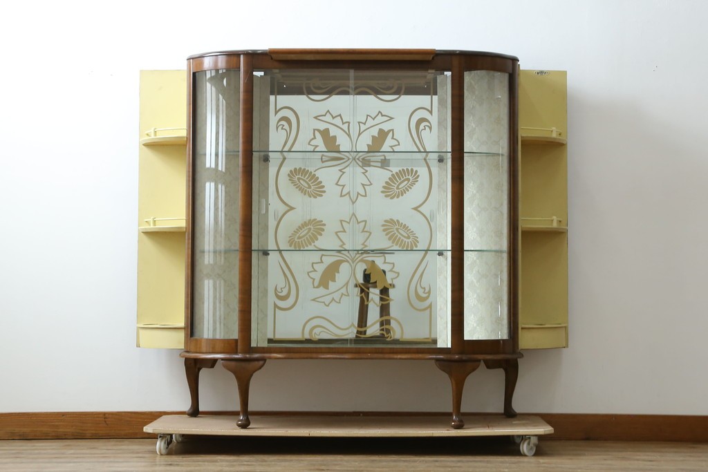 イギリスアンティーク　希少デザイン　BARGET BUILT(バーゲット・ビルト)　両サイドに隠し収納が付いたミラーバックガラスキャビネット　(R-085997)