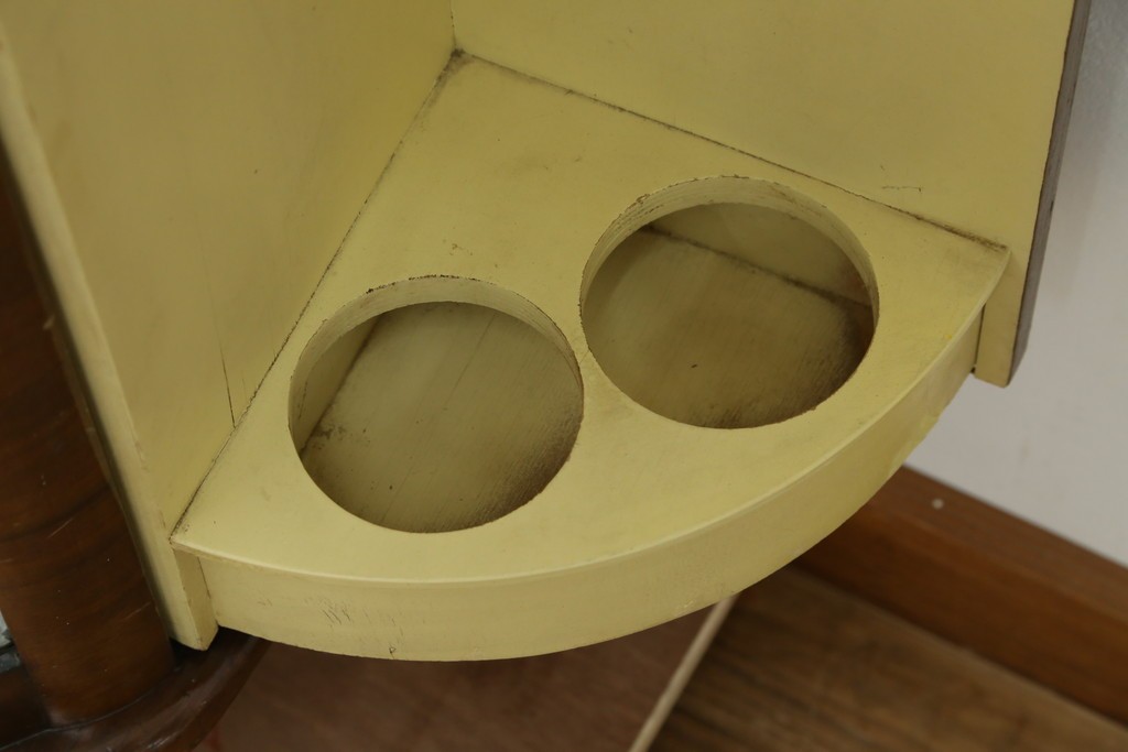 イギリスアンティーク　希少デザイン　BARGET BUILT(バーゲット・ビルト)　両サイドに隠し収納が付いたミラーバックガラスキャビネット　(R-085997)