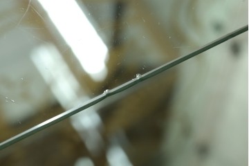 イギリスアンティーク　希少デザイン　BARGET BUILT(バーゲット・ビルト)　両サイドに隠し収納が付いたミラーバックガラスキャビネット　(R-085997)