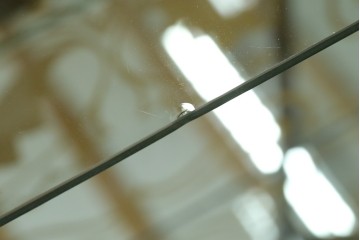 イギリスアンティーク　希少デザイン　BARGET BUILT(バーゲット・ビルト)　両サイドに隠し収納が付いたミラーバックガラスキャビネット　(R-085997)