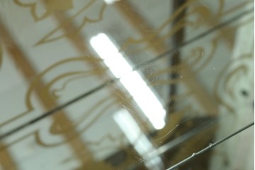 イギリスアンティーク　希少デザイン　BARGET BUILT(バーゲット・ビルト)　両サイドに隠し収納が付いたミラーバックガラスキャビネット　(R-085997)