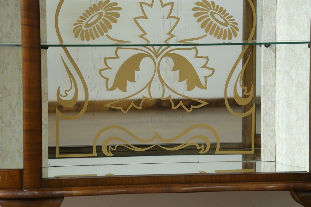 イギリスアンティーク　希少デザイン　BARGET BUILT(バーゲット・ビルト)　両サイドに隠し収納が付いたミラーバックガラスキャビネット　(R-085997)