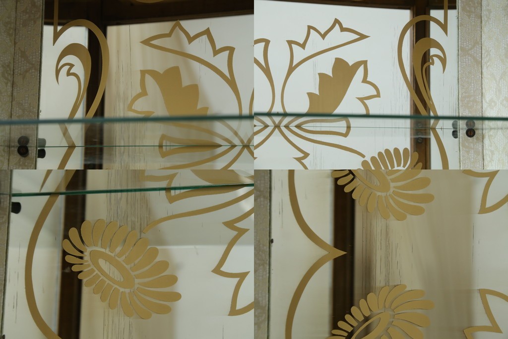 イギリスアンティーク　希少デザイン　BARGET BUILT(バーゲット・ビルト)　両サイドに隠し収納が付いたミラーバックガラスキャビネット　(R-085997)