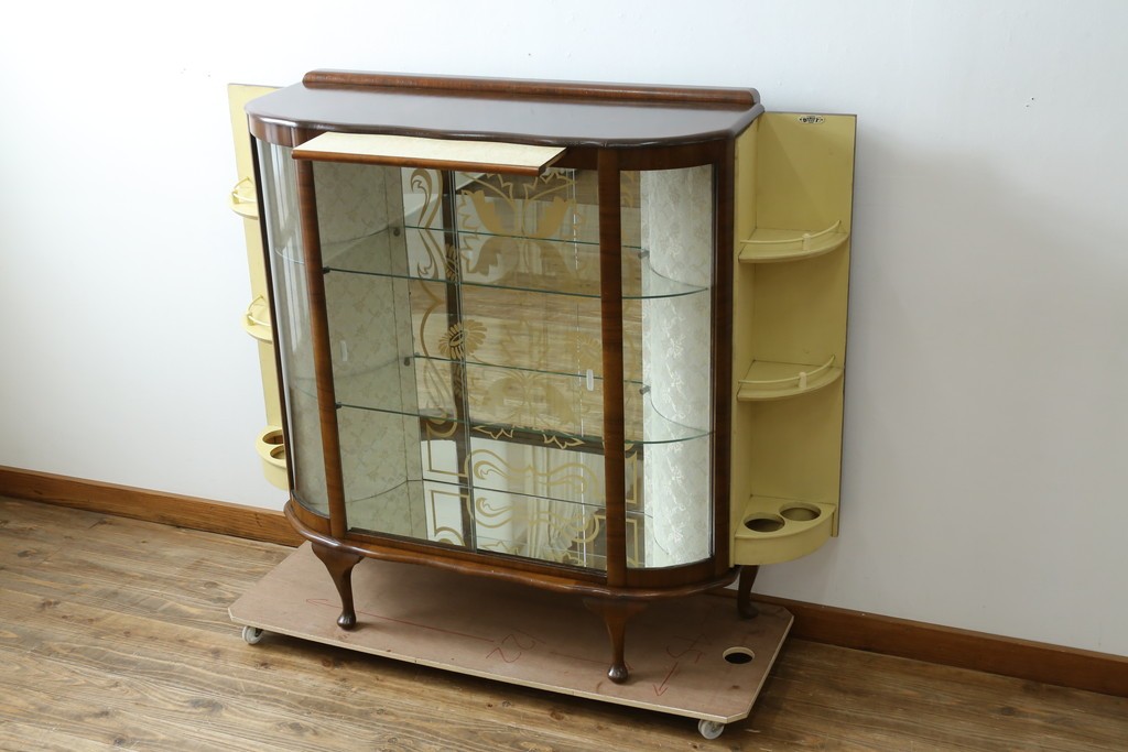 イギリスアンティーク　希少デザイン　BARGET BUILT(バーゲット・ビルト)　両サイドに隠し収納が付いたミラーバックガラスキャビネット　(R-085997)