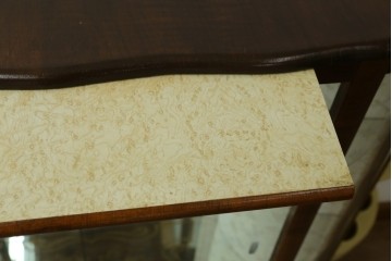 イギリスアンティーク　希少デザイン　BARGET BUILT(バーゲット・ビルト)　両サイドに隠し収納が付いたミラーバックガラスキャビネット　(R-085997)