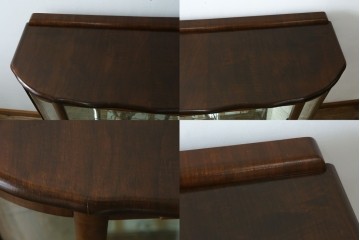 イギリスアンティーク　希少デザイン　BARGET BUILT(バーゲット・ビルト)　両サイドに隠し収納が付いたミラーバックガラスキャビネット　(R-085997)