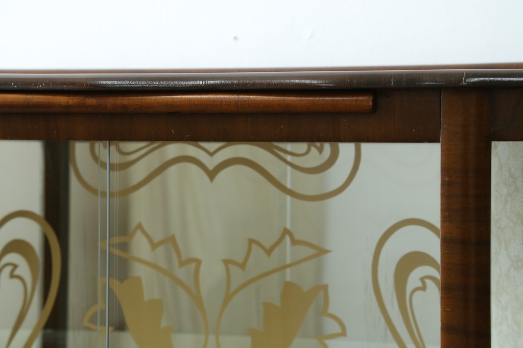 イギリスアンティーク　希少デザイン　BARGET BUILT(バーゲット・ビルト)　両サイドに隠し収納が付いたミラーバックガラスキャビネット　(R-085997)