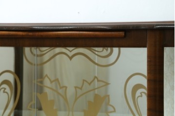 イギリスアンティーク　希少デザイン　BARGET BUILT(バーゲット・ビルト)　両サイドに隠し収納が付いたミラーバックガラスキャビネット　(R-085997)