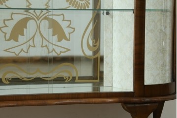 イギリスアンティーク　希少デザイン　BARGET BUILT(バーゲット・ビルト)　両サイドに隠し収納が付いたミラーバックガラスキャビネット　(R-085997)