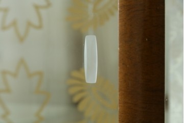 イギリスアンティーク　希少デザイン　BARGET BUILT(バーゲット・ビルト)　両サイドに隠し収納が付いたミラーバックガラスキャビネット　(R-085997)