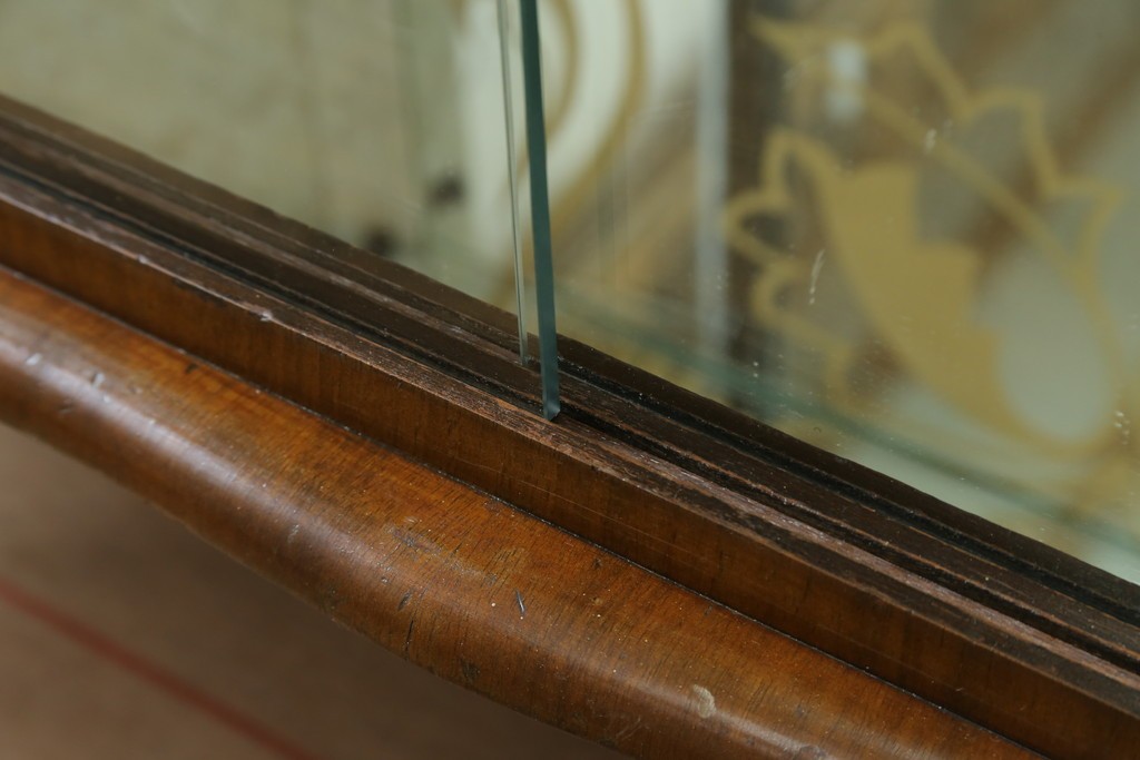 イギリスアンティーク　希少デザイン　BARGET BUILT(バーゲット・ビルト)　両サイドに隠し収納が付いたミラーバックガラスキャビネット　(R-085997)