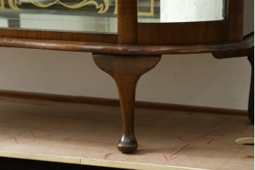 イギリスアンティーク　希少デザイン　BARGET BUILT(バーゲット・ビルト)　両サイドに隠し収納が付いたミラーバックガラスキャビネット　(R-085997)