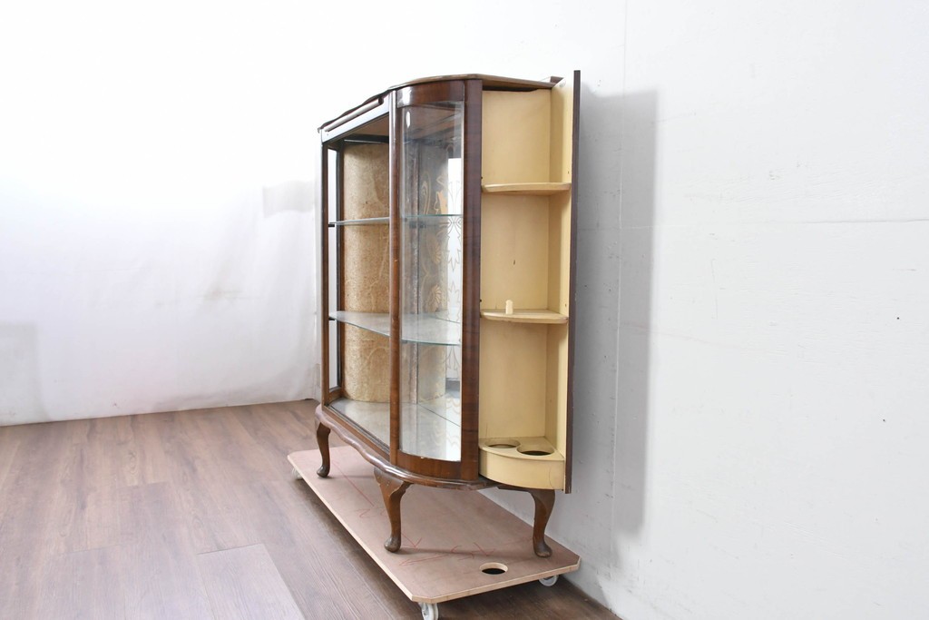 イギリスアンティーク　希少デザイン　BARGET BUILT(バーゲット・ビルト)　両サイドに隠し収納が付いたミラーバックガラスキャビネット　(R-085997)