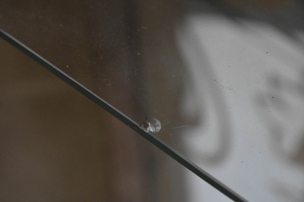 イギリスアンティーク　希少デザイン　BARGET BUILT(バーゲット・ビルト)　両サイドに隠し収納が付いたミラーバックガラスキャビネット　(R-085997)