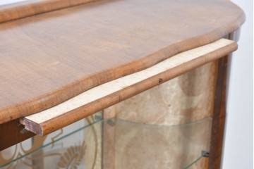 イギリスアンティーク　希少デザイン　BARGET BUILT(バーゲット・ビルト)　両サイドに隠し収納が付いたミラーバックガラスキャビネット　(R-085997)