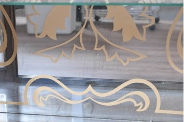 イギリスアンティーク　希少デザイン　BARGET BUILT(バーゲット・ビルト)　両サイドに隠し収納が付いたミラーバックガラスキャビネット　(R-085997)