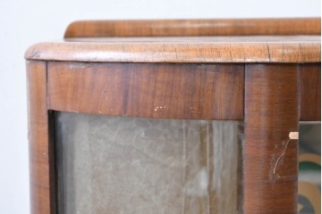 イギリスアンティーク　希少デザイン　BARGET BUILT(バーゲット・ビルト)　両サイドに隠し収納が付いたミラーバックガラスキャビネット　(R-085997)