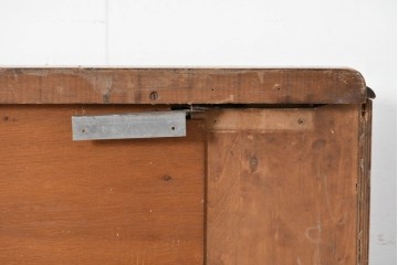 イギリスアンティーク　希少デザイン　BARGET BUILT(バーゲット・ビルト)　両サイドに隠し収納が付いたミラーバックガラスキャビネット　(R-085997)