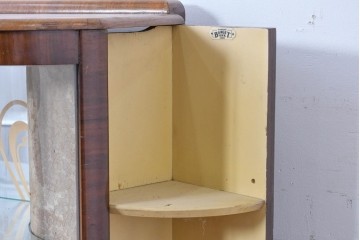 イギリスアンティーク　希少デザイン　BARGET BUILT(バーゲット・ビルト)　両サイドに隠し収納が付いたミラーバックガラスキャビネット　(R-085997)