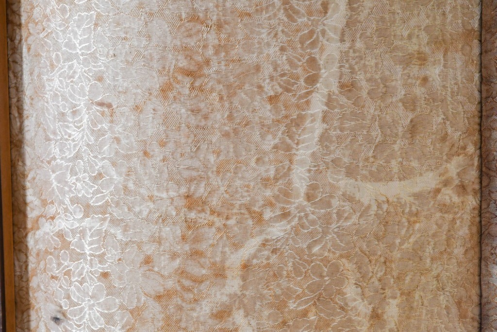 イギリスアンティーク　希少デザイン　BARGET BUILT(バーゲット・ビルト)　両サイドに隠し収納が付いたミラーバックガラスキャビネット　(R-085997)