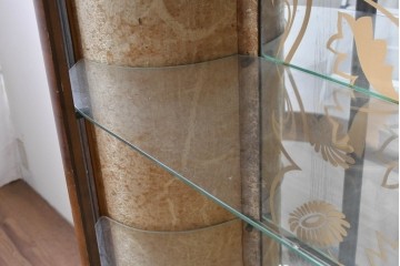 イギリスアンティーク　希少デザイン　BARGET BUILT(バーゲット・ビルト)　両サイドに隠し収納が付いたミラーバックガラスキャビネット　(R-085997)