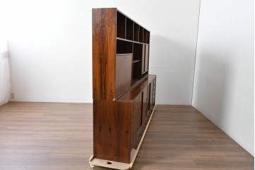 北欧ヴィンテージ　ローズウッド材　美しい木目が全面に広がる大容量収納のキャビネット　(R-085998)