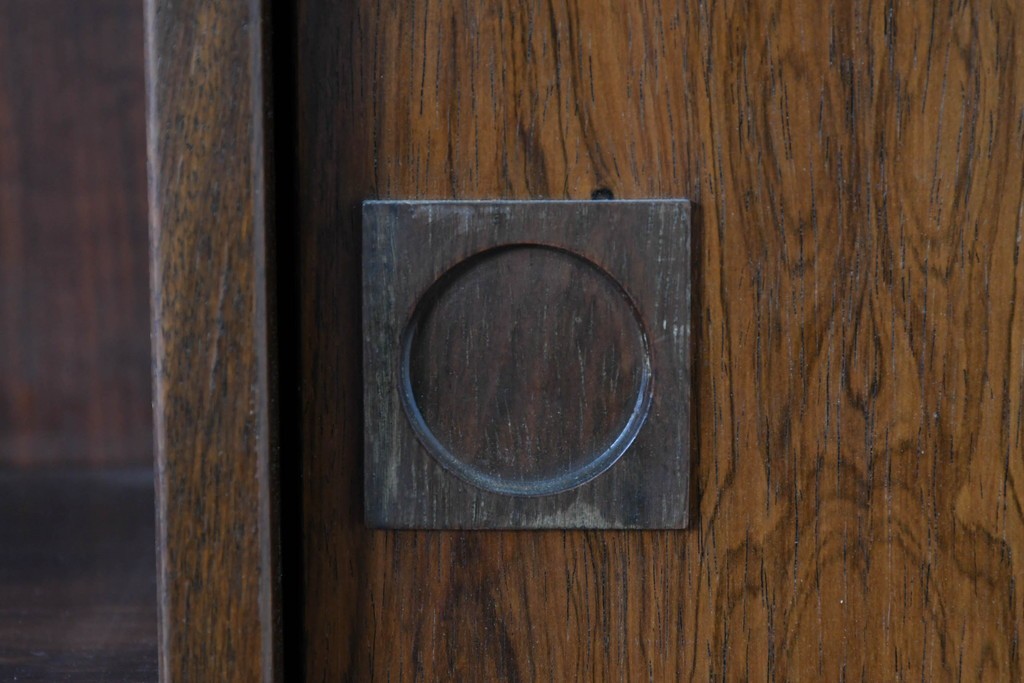 北欧ヴィンテージ　ローズウッド材　美しい木目が全面に広がる大容量収納のキャビネット　(R-085998)