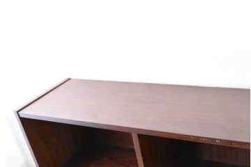 北欧ヴィンテージ　ローズウッド材　美しい木目が全面に広がる大容量収納のキャビネット　(R-085998)