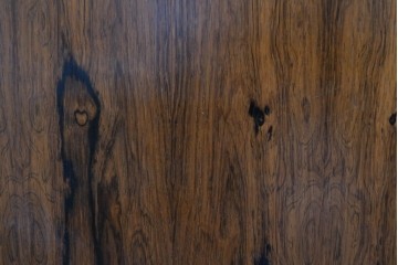 北欧ヴィンテージ　ローズウッド材　美しい木目が全面に広がる大容量収納のキャビネット　(R-085998)