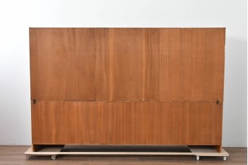 北欧ヴィンテージ　ローズウッド材　美しい木目が全面に広がる大容量収納のキャビネット　(R-085998)