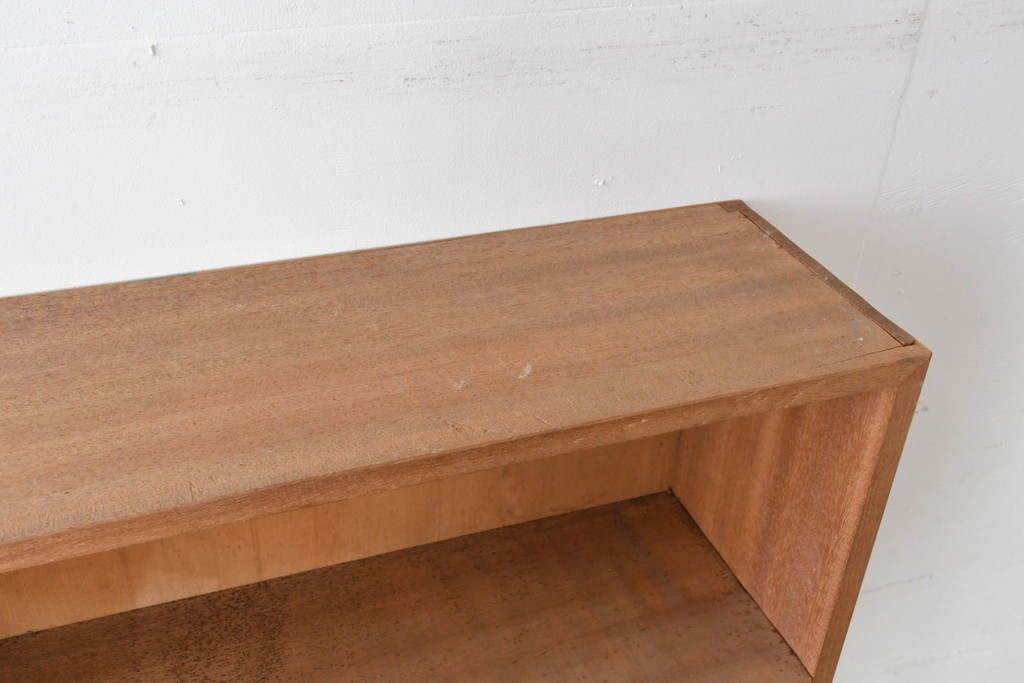 和製ヴィンテージ　ナチュラルテイストのお部屋にも取り入れやすい古い木のシンプルな本棚　(R-086001)