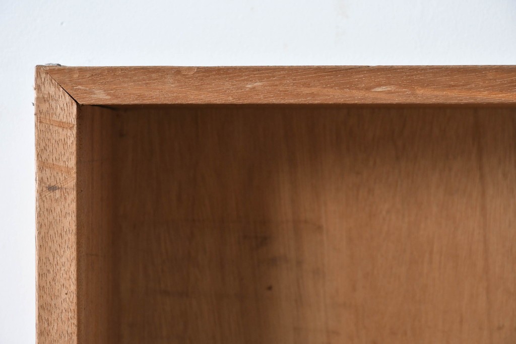 和製ヴィンテージ　ナチュラルテイストのお部屋にも取り入れやすい古い木のシンプルな本棚　(R-086001)