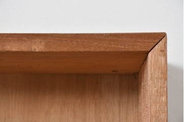 和製ヴィンテージ　ナチュラルテイストのお部屋にも取り入れやすい古い木のシンプルな本棚　(R-086002)