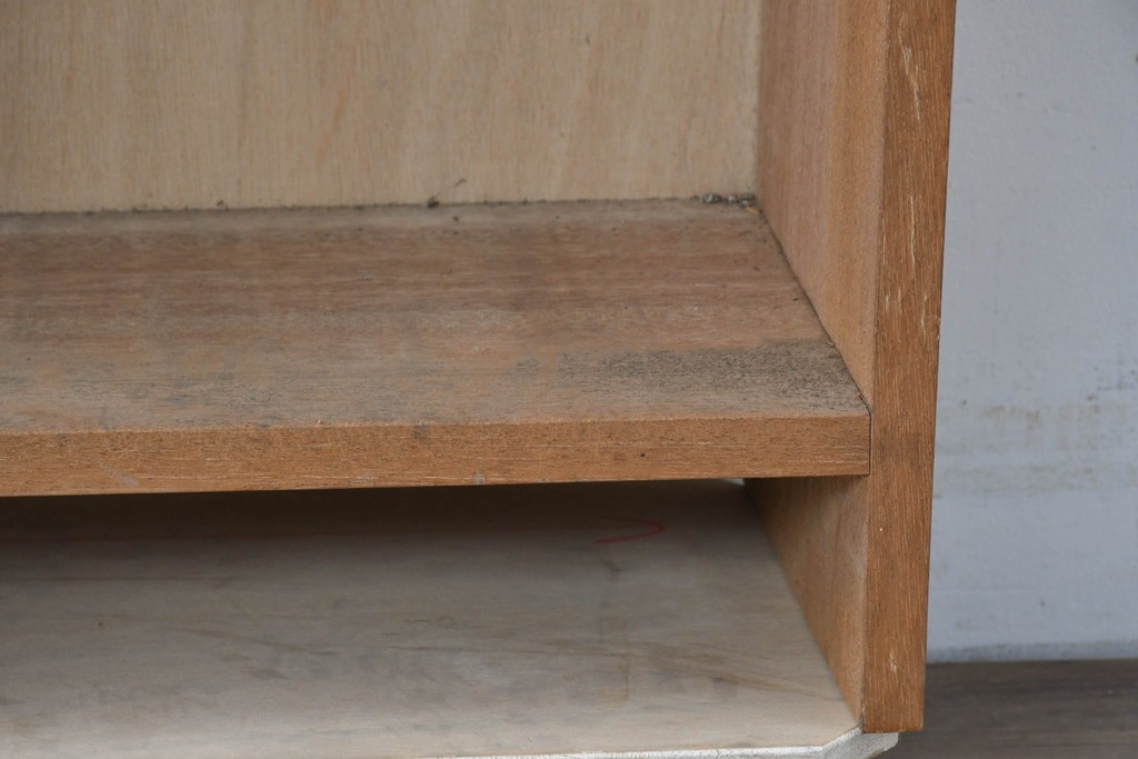 和製ヴィンテージ　ナチュラルテイストのお部屋にも取り入れやすい古い木のシンプルな本棚　(R-086002)