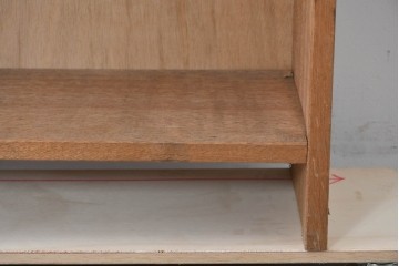 和製ヴィンテージ　ナチュラルテイストのお部屋にも取り入れやすい古い木のシンプルな本棚　(R-086003)