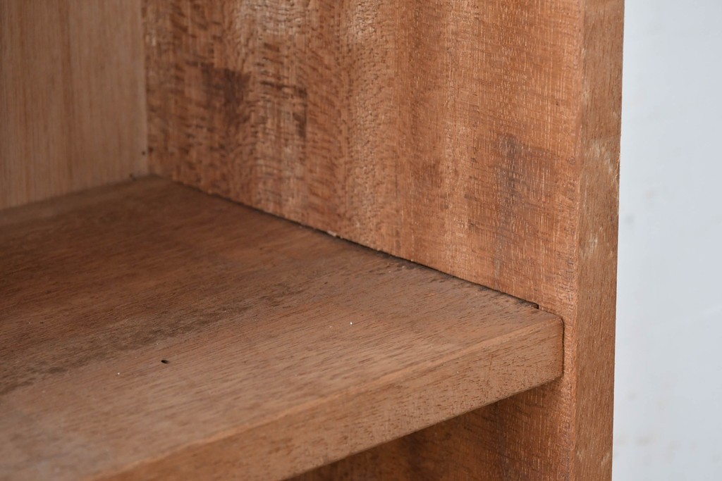 和製ヴィンテージ　ナチュラルテイストのお部屋にも取り入れやすい古い木のシンプルな本棚　(R-086003)