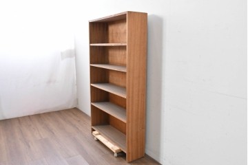 和製ヴィンテージ　ナチュラルテイストのお部屋にも取り入れやすい古い木のシンプルな本棚　(R-086004)