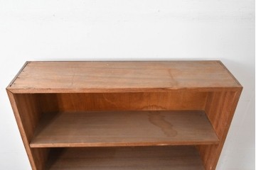 和製ヴィンテージ　ナチュラルテイストのお部屋にも取り入れやすい古い木のシンプルな本棚　(R-086004)