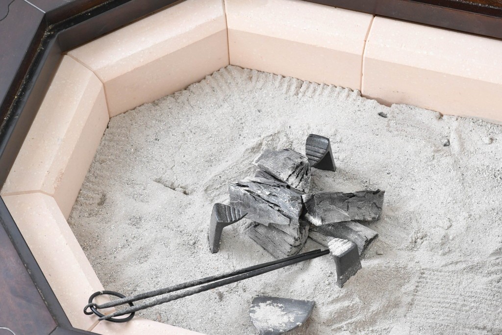 中古　美品　星野民芸(星野民藝)　桜材　重厚なつくりが際立つ八角炉　(R-086005)