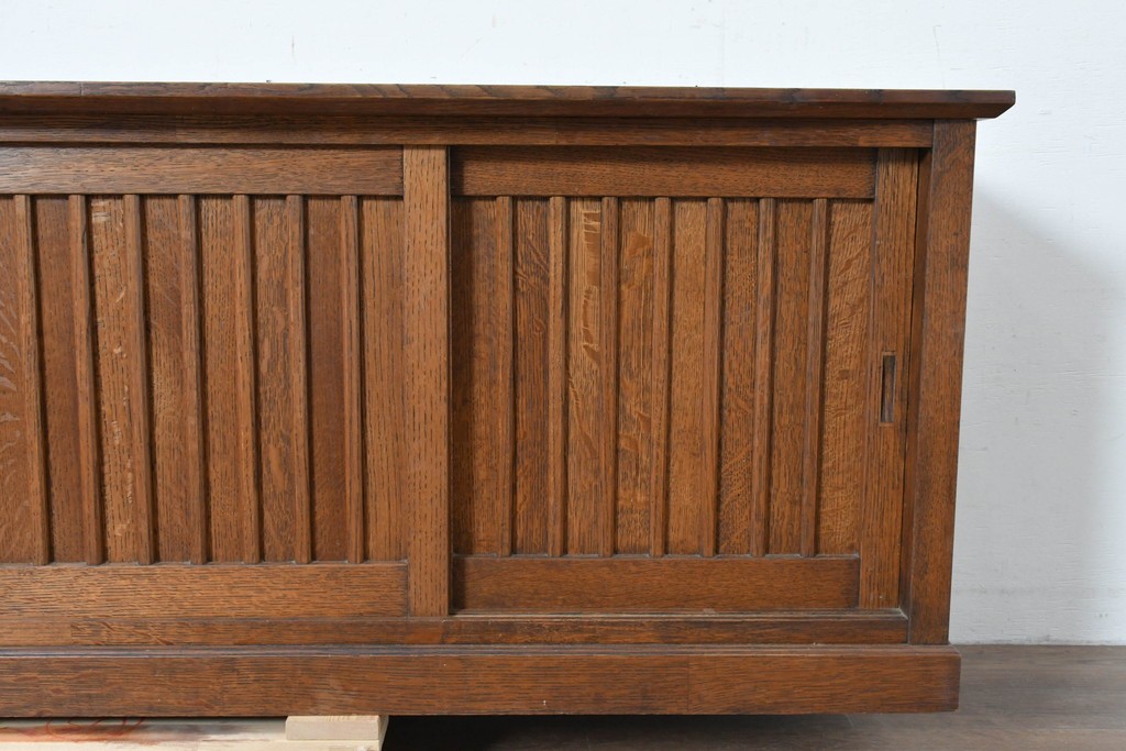 和製ヴィンテージ　国産職人手作りの逸品!!　総ナラ無垢材　格子戸付きサイドボード　製作費推定50万円　(R-086006)