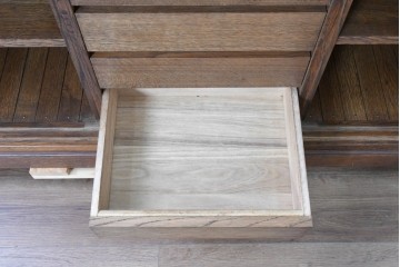 和製ヴィンテージ　国産職人手作りの逸品!!　総ナラ無垢材　格子戸付きサイドボード　製作費推定50万円　(R-086006)