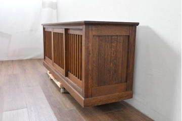 和製ヴィンテージ　国産職人手作りの逸品!!　総ナラ無垢材　格子戸付きサイドボード　製作費推定50万円　(R-086006)