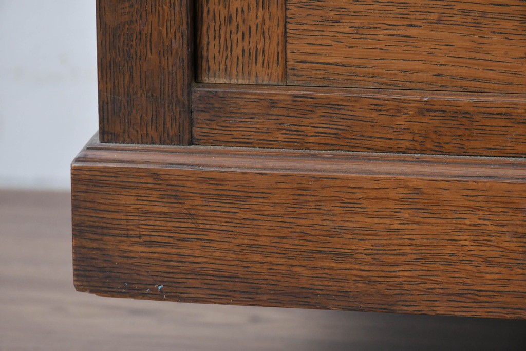 和製ヴィンテージ　国産職人手作りの逸品!!　総ナラ無垢材　格子戸付きサイドボード　製作費推定50万円　(R-086006)