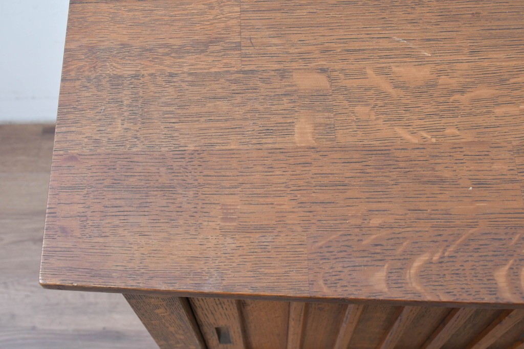 和製ヴィンテージ　国産職人手作りの逸品!!　総ナラ無垢材　格子戸付きサイドボード　製作費推定50万円　(R-086006)