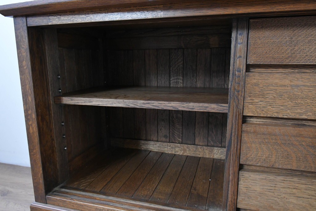 和製ヴィンテージ　国産職人手作りの逸品!!　総ナラ無垢材　格子戸付きサイドボード　製作費推定50万円　(R-086006)